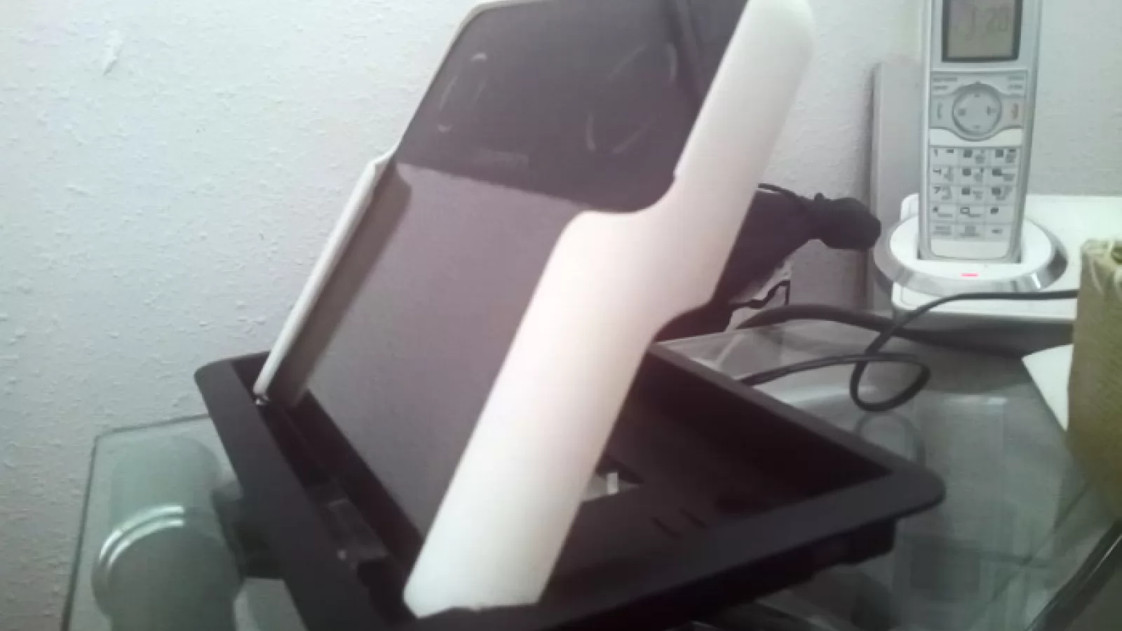 Iată o tabletă transparentă În acțiune la CES 2014: modelul Grippity e pe Kickstarter (Video)