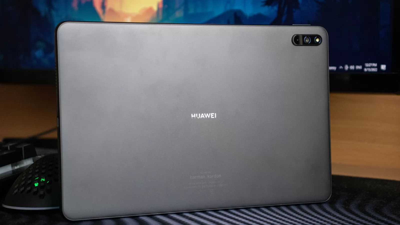 Huawei MatePad 10.4 - Construcție solidă și design minimalist