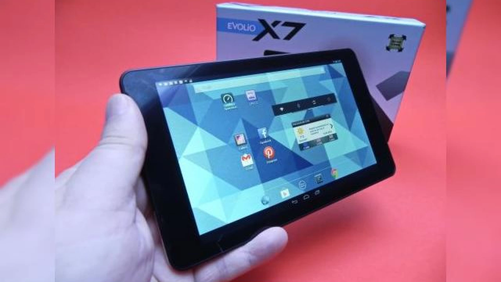 Evolio X7 unboxing: tabletă cu rezoluție mai bună decât media și securitate Norton (Video)