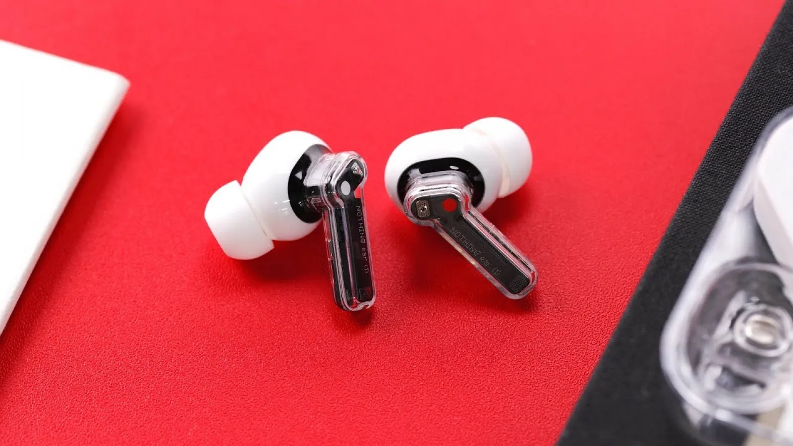Căștile Nothing ear (1) ar primi un refresh pe 12 iulie; Design ușor schimbat și o carcasă sub formă de stick