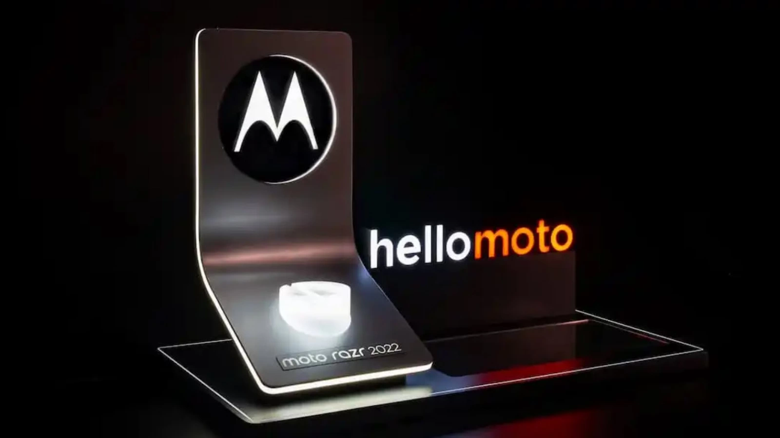 Motorola RAZR 3 primeşte un teaser şi o schimbare de nume; Telefonul pliabil se va numi Moto RAZR 2022