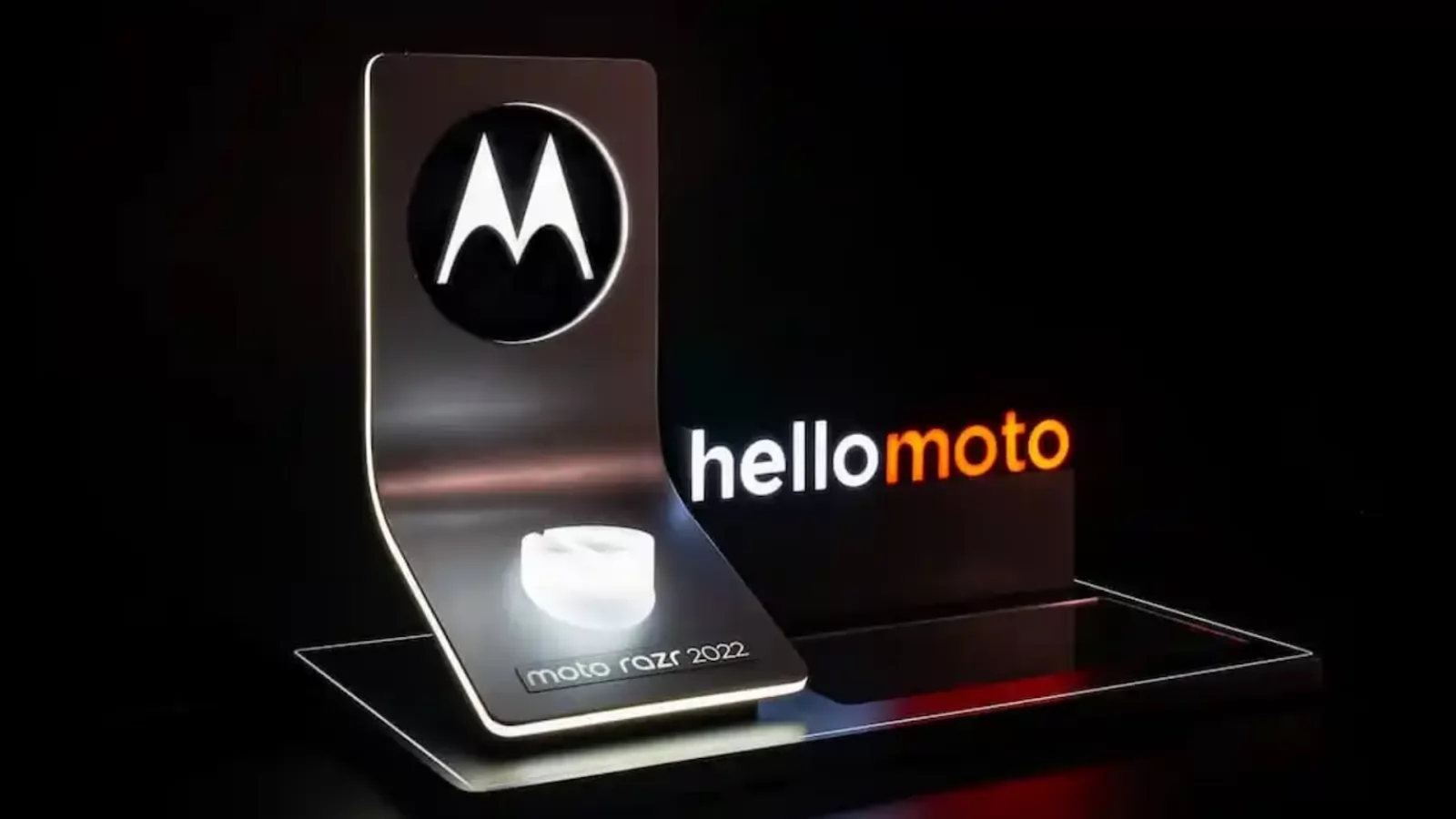 Motorola RAZR 3 primeşte un teaser şi o schimbare de nume; Telefonul pliabil se va numi Moto RAZR 2022