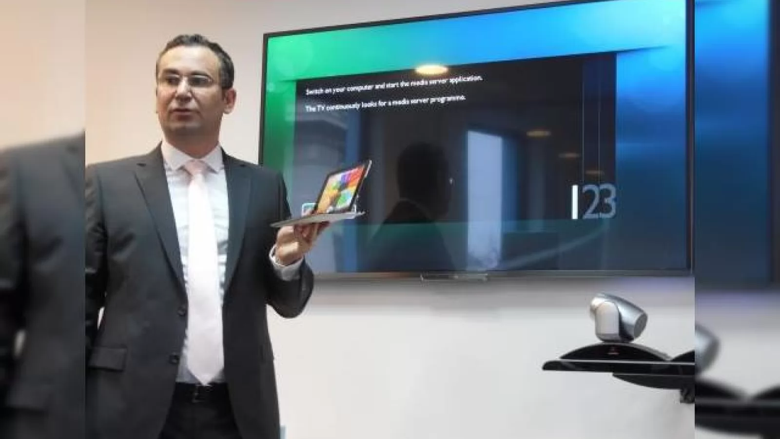 Evolio a lansat tableta X8 Fusion; vine cu display IPS de 7.85 inch și măsoară doar 6.8 mm În grosime (video)