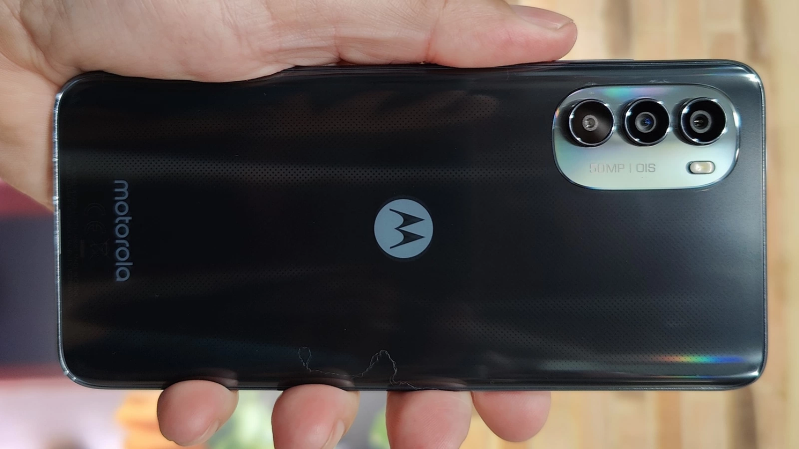 Motorola Moto G82 5G: Hardware midrange cu un plus la camera principală, ecran AMOLED