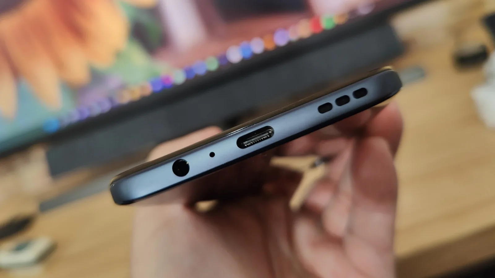 Motorola Moto G82 5G: Baterie predispusă mai mult la muncă, decât la seriale