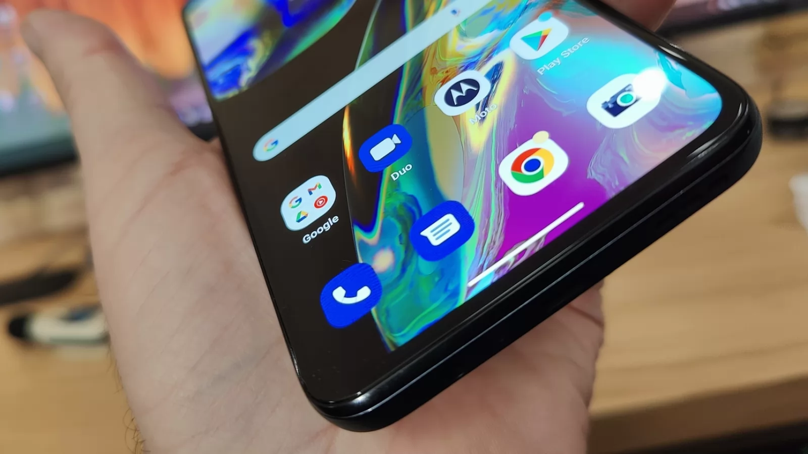 Motorola Moto G82 5G: OS, UI, aplicaţii cu un Android 12 implementat delicios