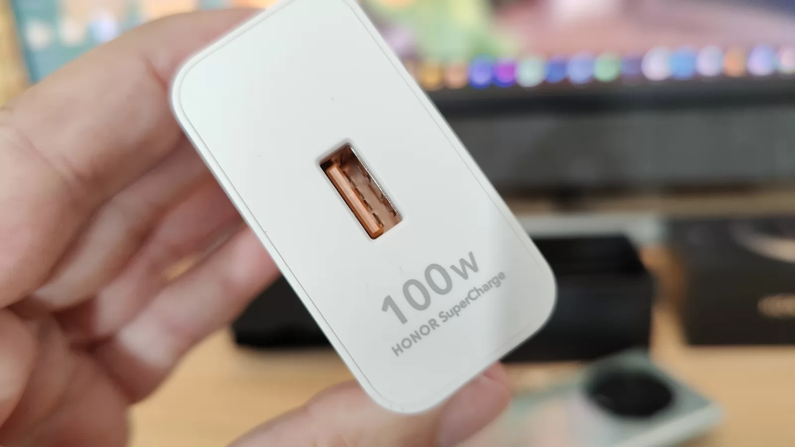 HONOR Magic4 Pro: Baterie pentru iubitorii de binging de seriale