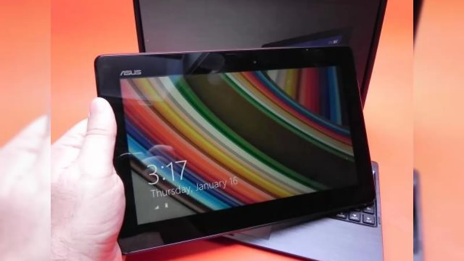 ASUS Transformer Book T100TA unboxing: primul device Windows 8.1 În teste la Mobilissimo.ro (Video)