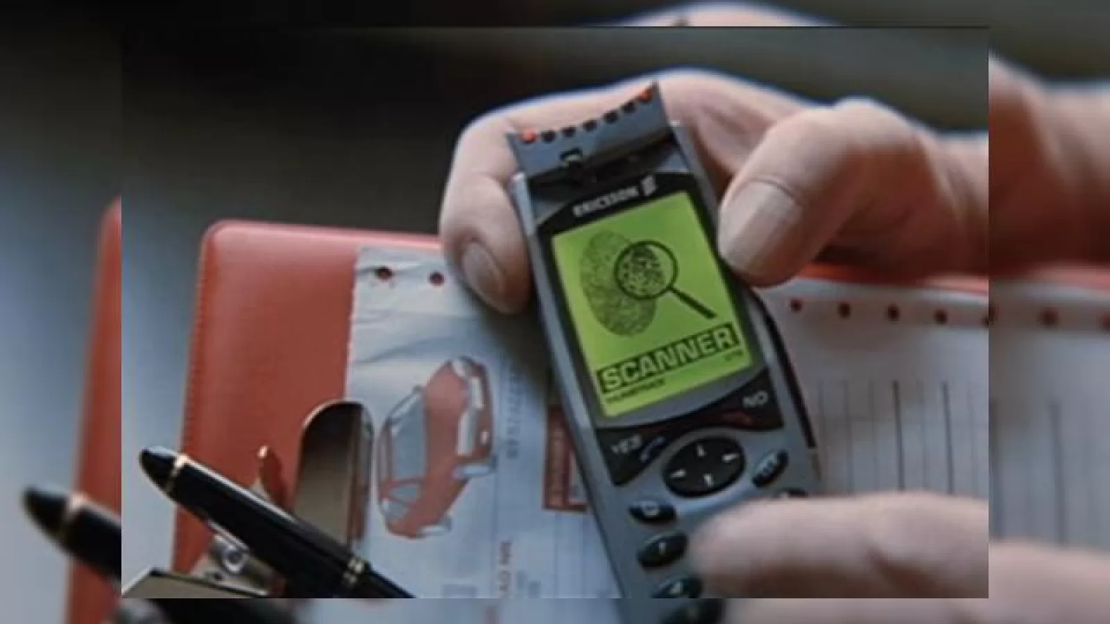 Telefonul lui James Bond din 1997 avea scanner de amprente Înainte de iPhone 5S (Video)