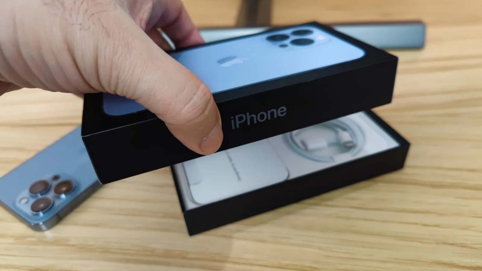 Vânzările de smartphone-uri înregistrează un picaj de 9% în trimestrul 2 din 2022; Samsung și Apple rămân pe plus, iar segmentul mid-range suferă