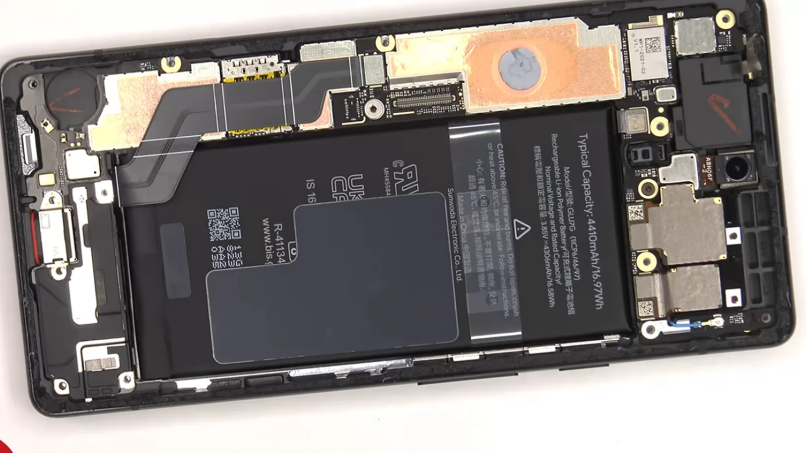 Google Pixel 6A primește o disecție video și obține 7/10 ca scor de reparabilitate