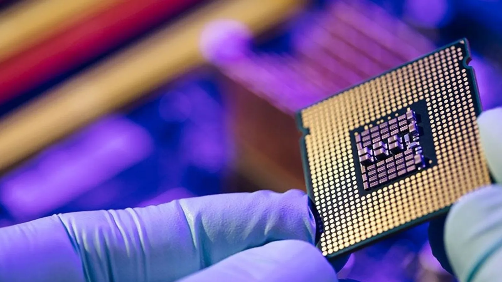 Congresul SUA a adoptat o lege pentru finanțarea industriei autohtone de semiconductori; Producătorii vor avea suficiente resurse pentru a concura cu Beijingul