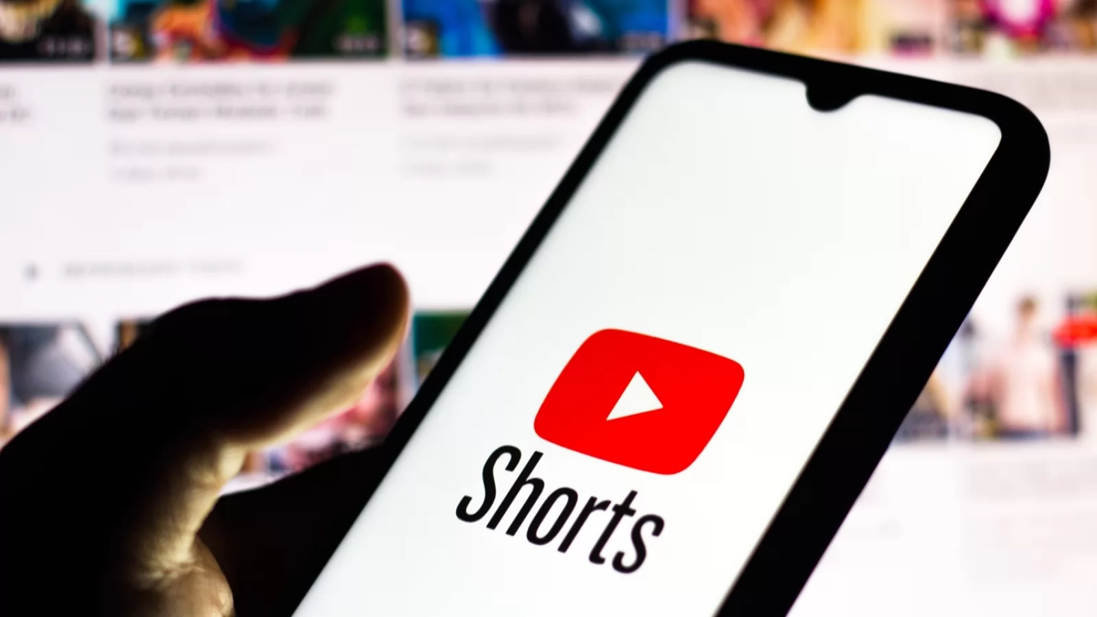 YouTube a lansat un tool cu care transformi orice clip video într-un YouTube Short