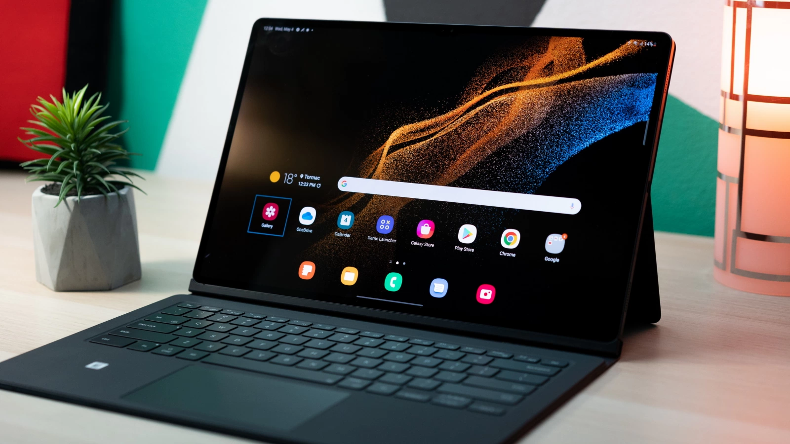 Samsung Galaxy Tab S8 Ultra 5G: Display uriaş, cu muchii înguste şi breton, pregătit pentru lucru