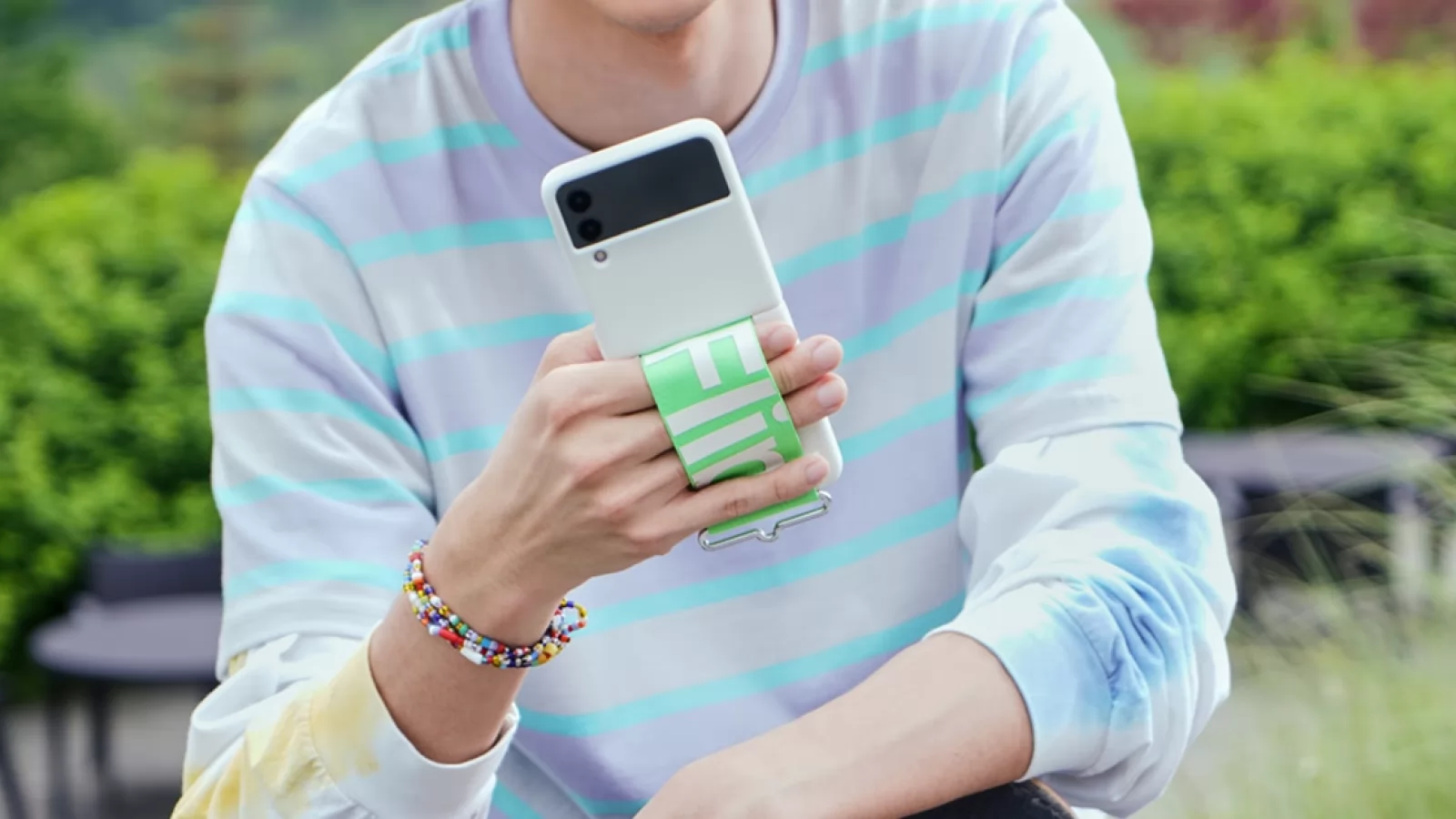 Accesoriile oficiale dedicate modelelor Galaxy Z Fold 4 și Z Flip 4 își fac apariția în randări; Aflăm și cât vor costa