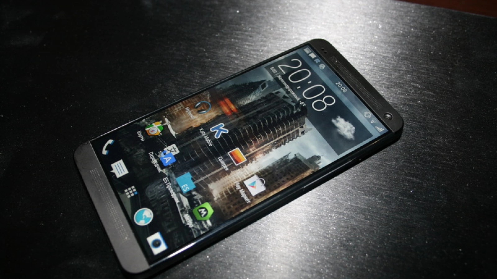 Noi presupuse imagini cu HTC M8 Își fac apariția, de această dată fotografii hands on
