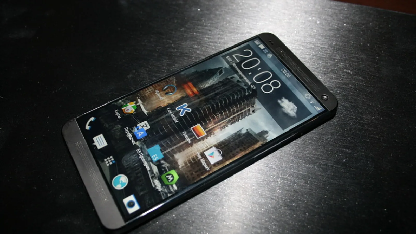 Noi presupuse imagini cu HTC M8 Își fac apariția, de această dată fotografii hands on