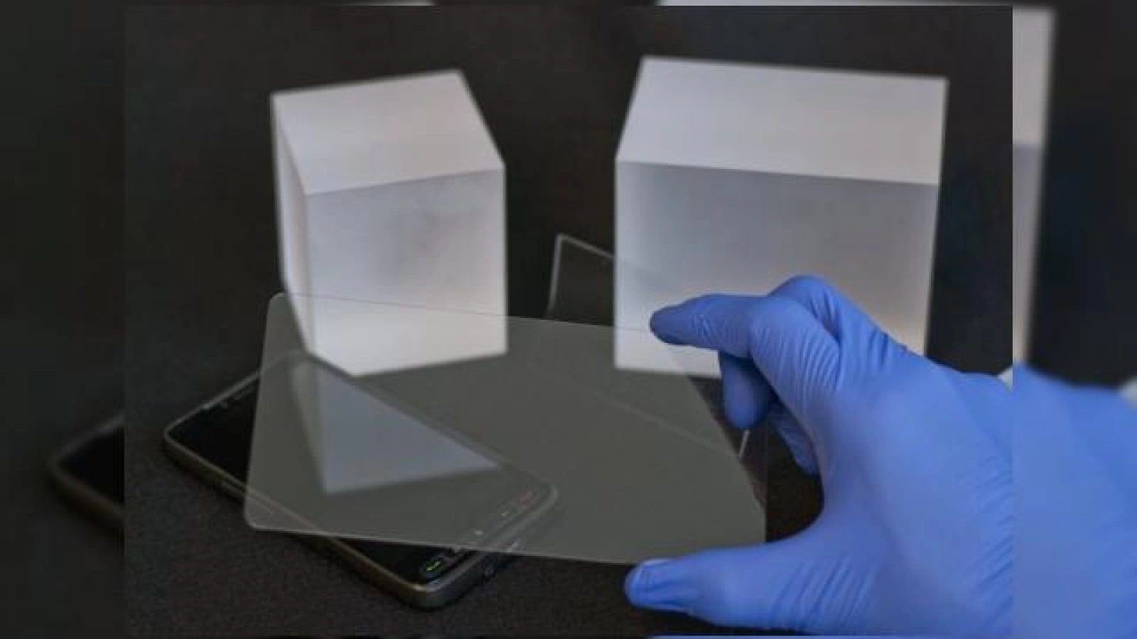 Datorită Apple, producătorii taiwanezi se grăbesc să breveteze aplicații ce folosesc safirul ca material de lucru