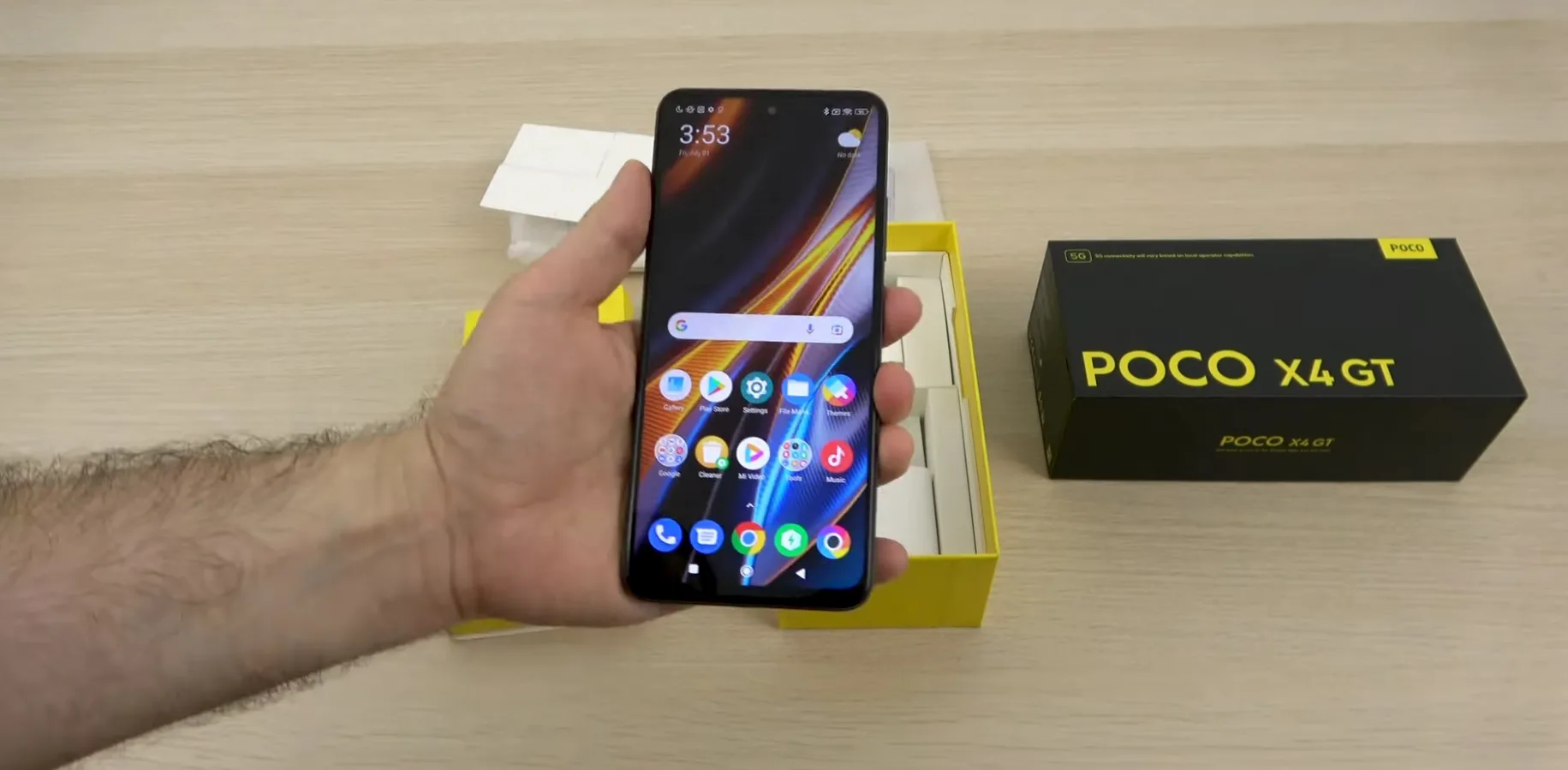 POCO X4 GT Unboxing: inimă de campion în corp banal (Video)