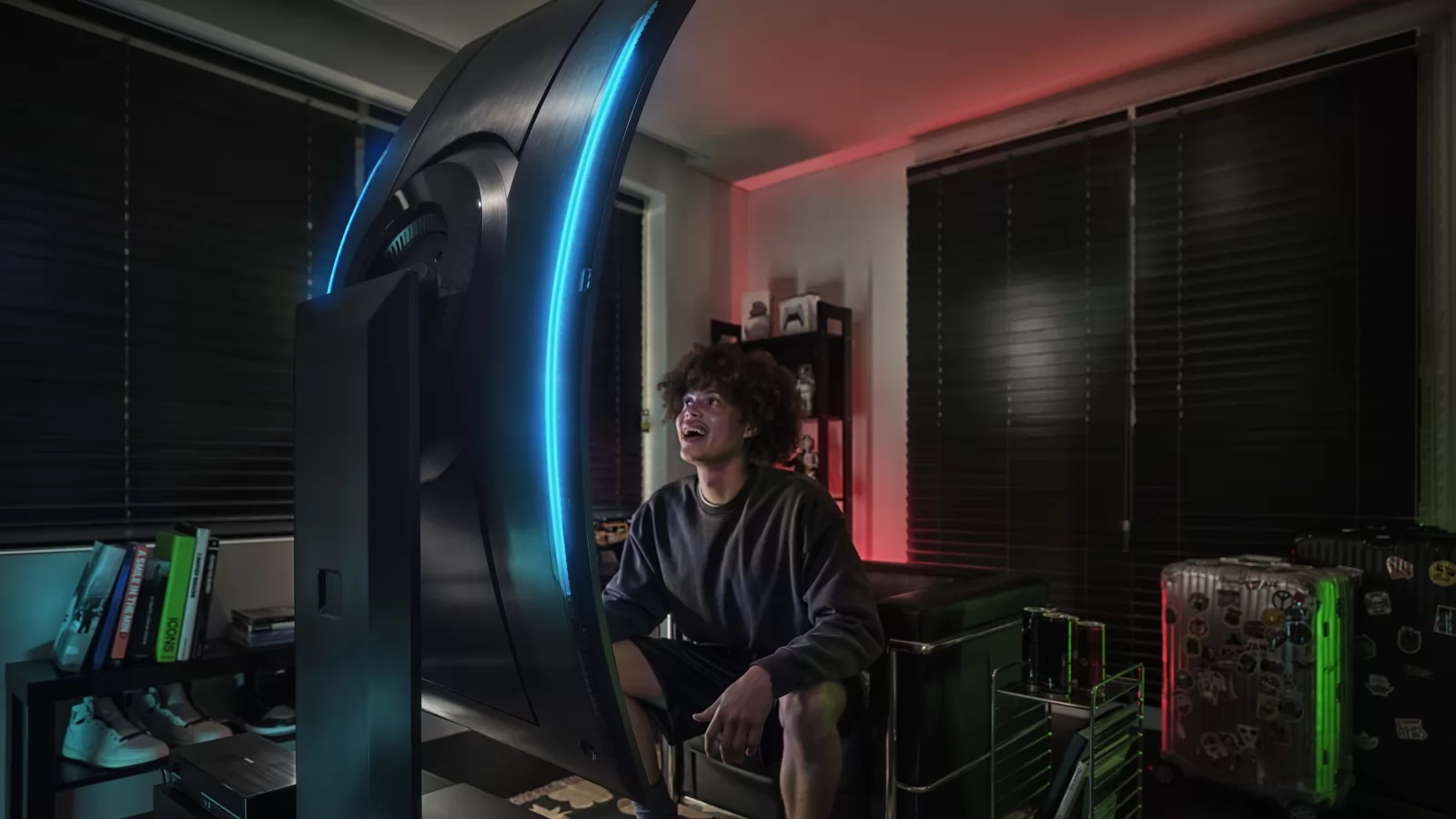 Samsung lansează Odyssey Ark - un monitor de gaming uriaș (139 cm) ce aduce și un mod "cockpit"