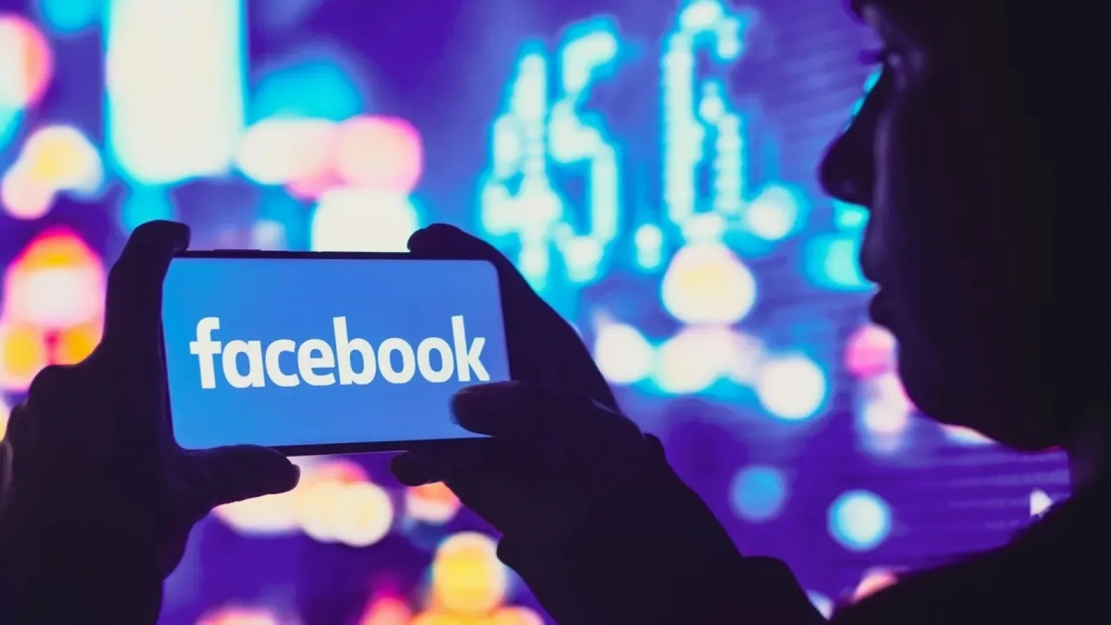 Facebook are un bug major! Feed-ul este asaltat cu postări în numele „vedetelor” urmărite