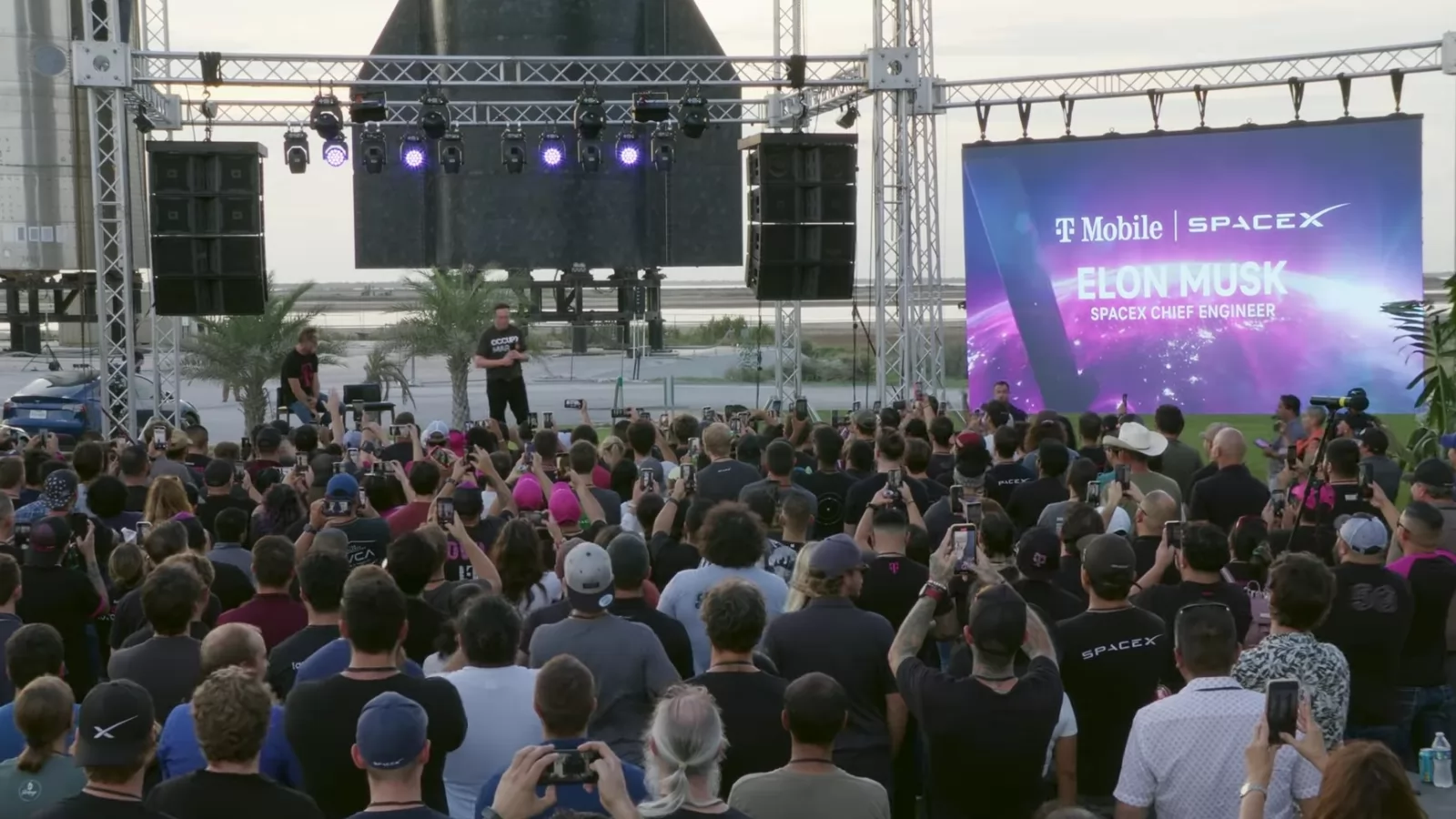 Elon Musk duce la un nou nivel conectivitatea sateliților Space-X; Te vei putea conecta direct cu telefonul sau mașina la aceștia