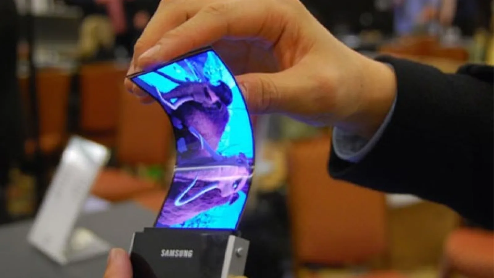 Numărul de terminale cu display-uri flexibile OLED va crește În acest an