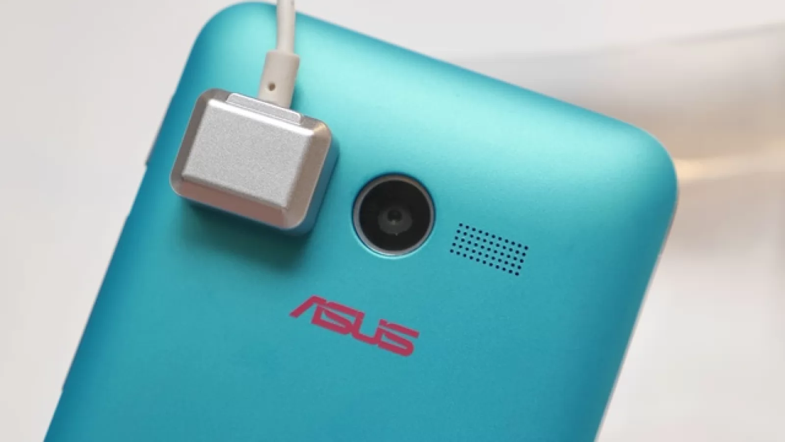 Asus va lansa Infinity Lite, un nou mid-range din gama PadFone