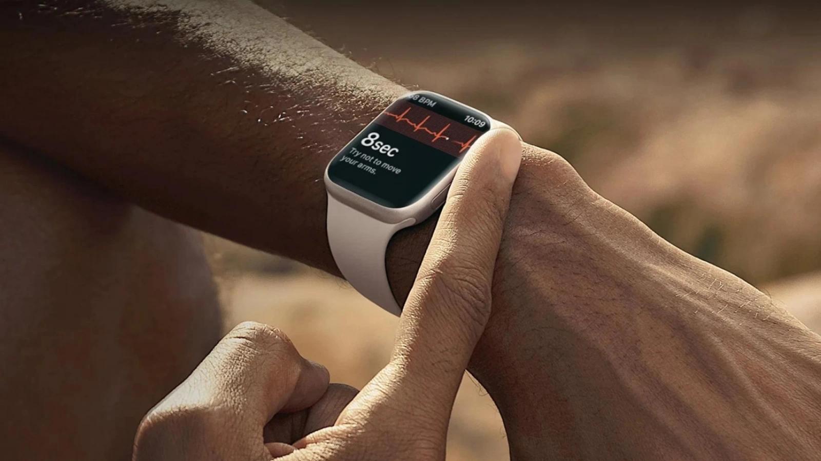 Smartwatch-urile au fost mai căutate în al doilea trimestru din 2022, dar brățările de fitness pierd teren (Canalys)