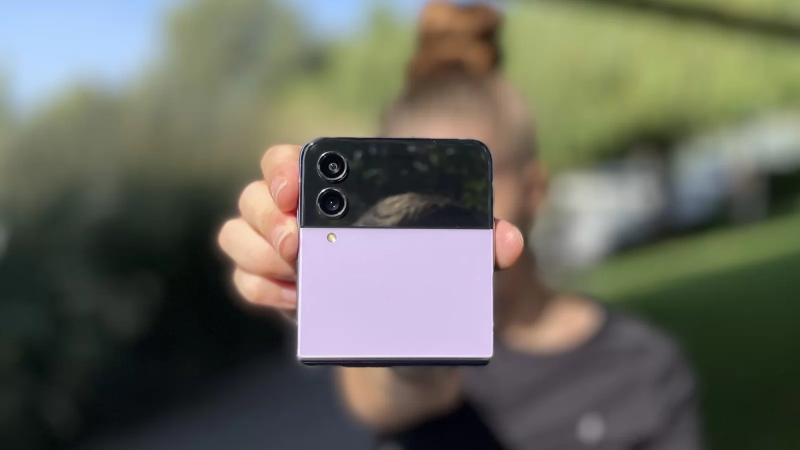 Samsung Galaxy Z Flip4: Cameră cu rezultate spectaculoase la close-up, claritate și selfie-uri de calitate