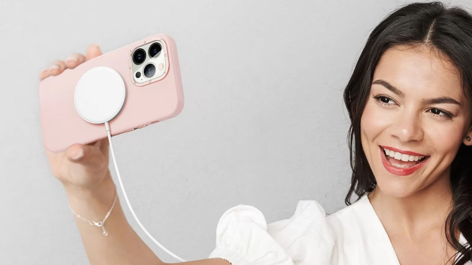Ai plasat o precomandă pentru iPhone 14? Găsești deja huse și accesorii dedicate pe eMAG.ro