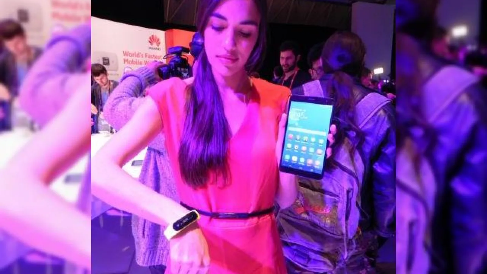 MWC 2014: Huawei TalkBand B1 hands on preview - un accesoriu cochet, o brățară smart reușită (Video)