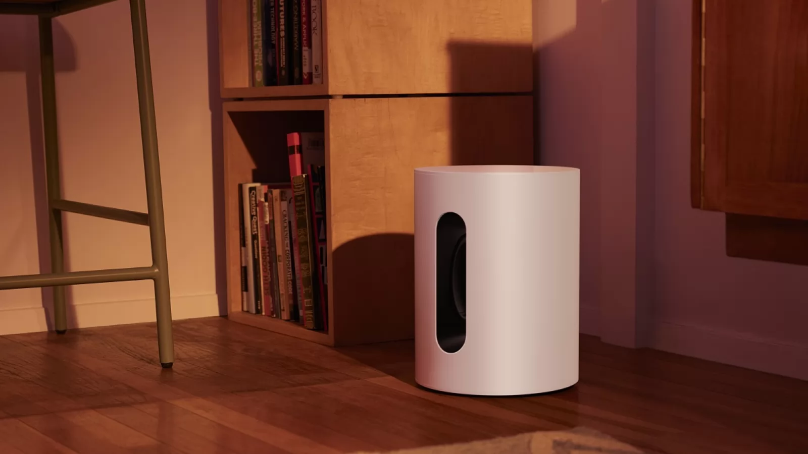 Sonos lansează Sub Mini, un subwoofer compact şi curbat, cu sunet puternic