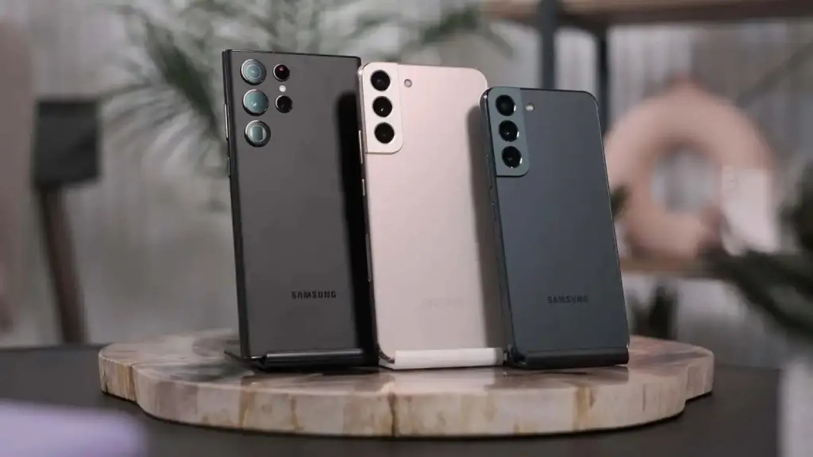 Turul Magazinelor #1154: Galaxy S22 şi televizor QLED la reducere, brăţara de fitness de 99 lei