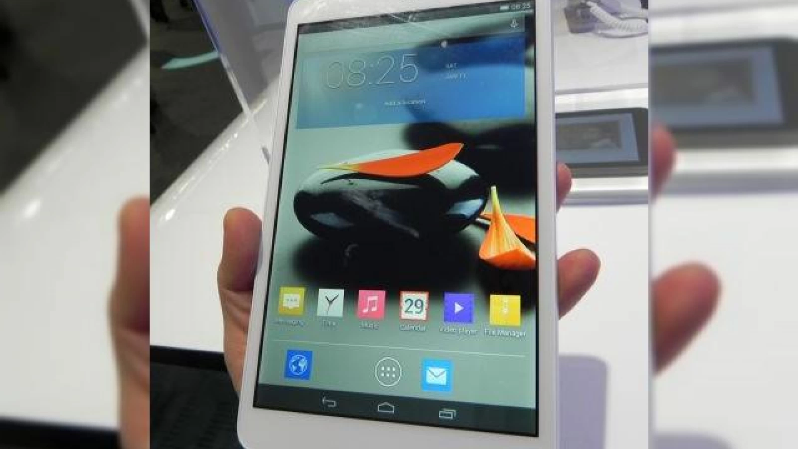 MWC 2014: Alcatel OneTouch Pop 7S hands on preview - o tabletă 4G cu preț accesibil și KitKat la bord (Video)