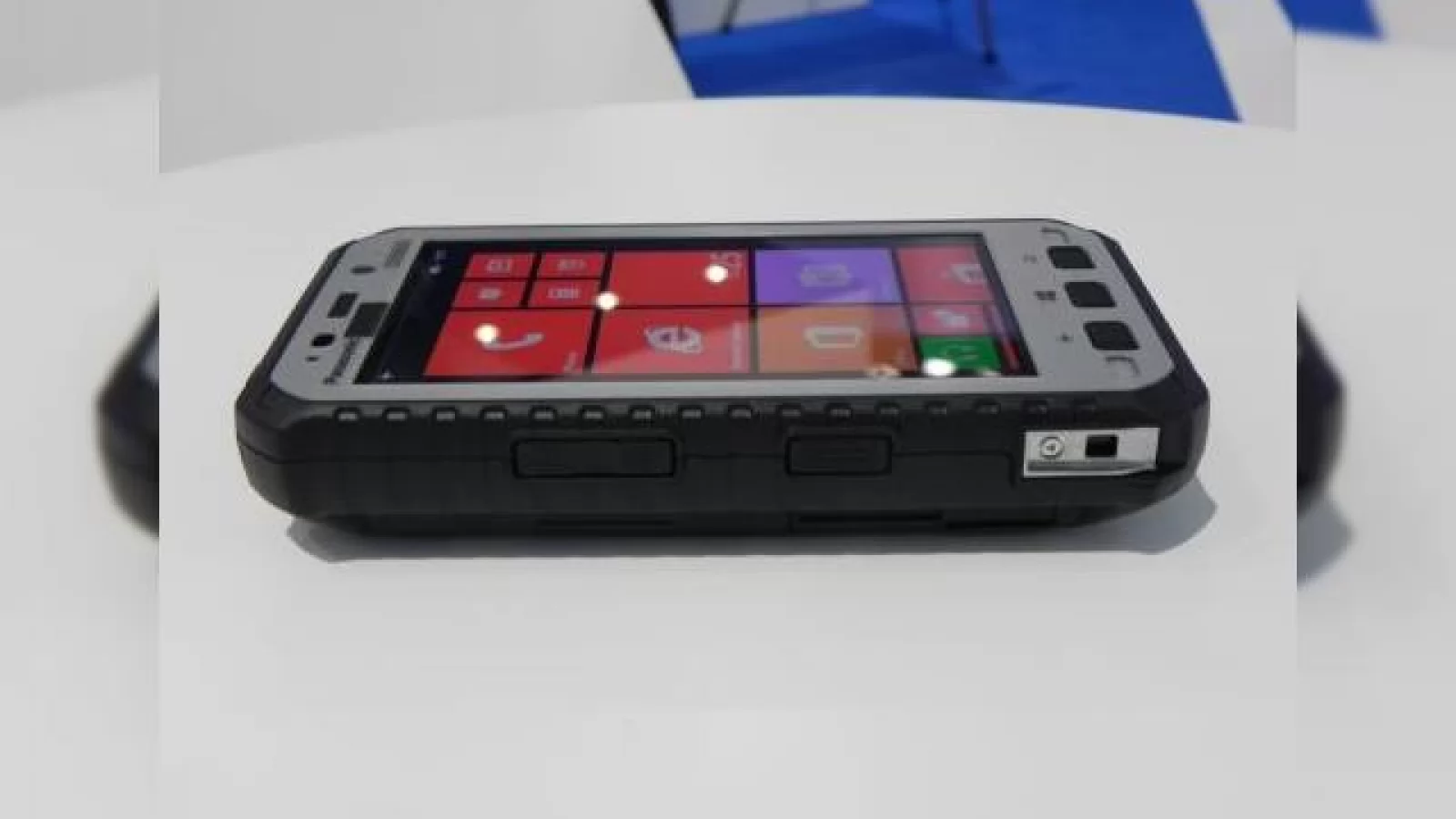 MWC 2014: Panasonic ToughPad 5 hands on preview - telefonul ultrarezistent prin definiție (Video)