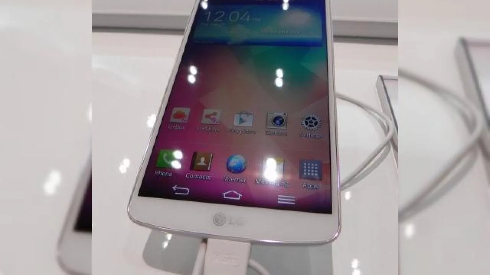 LG G Pro 2 hands on preview - răspunsul Întârziat al LG pentru Galaxy Note 3 (Retro MWC 2014 - Video)
