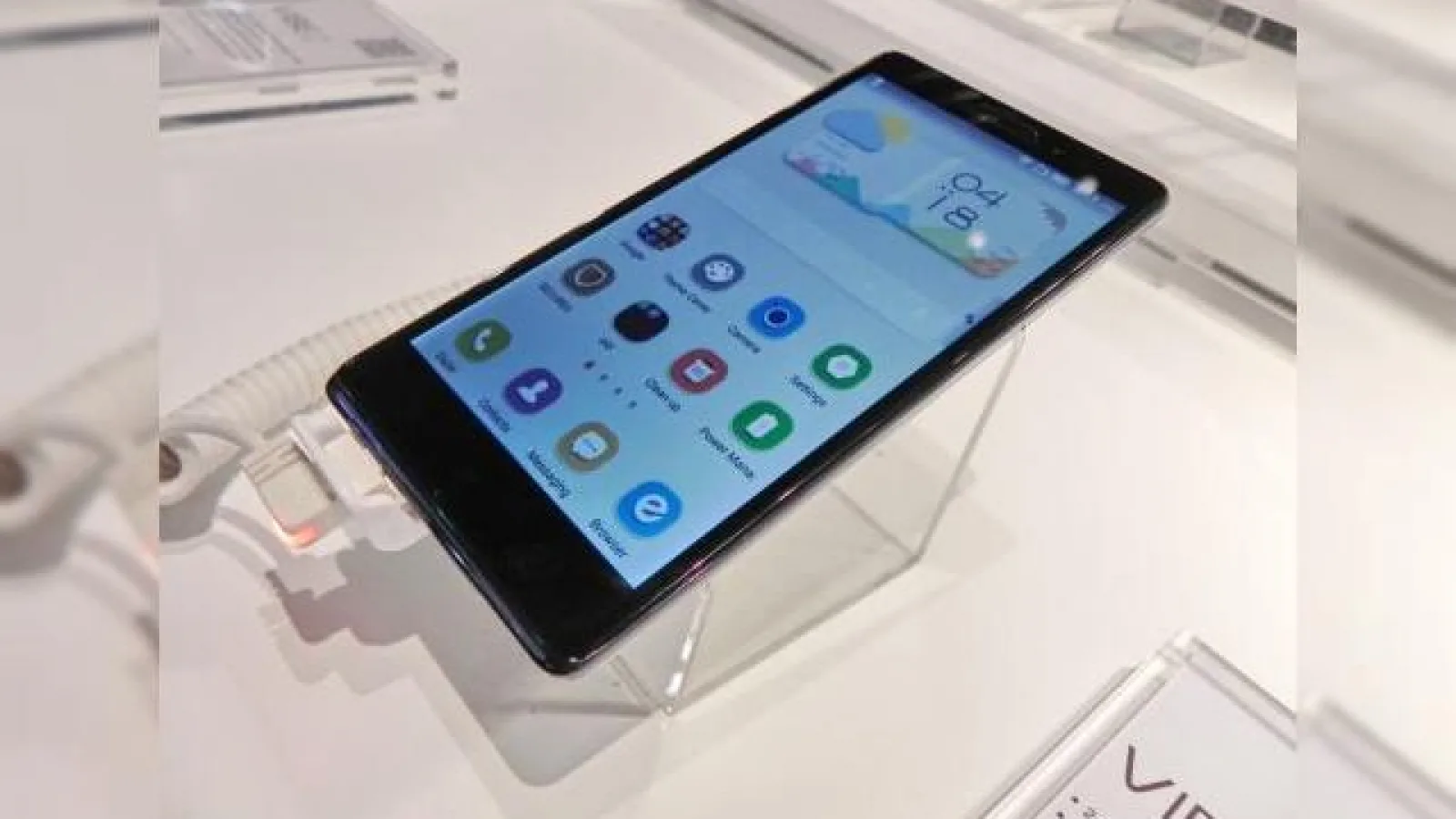 Lenovo Vibe Z hands on preview - phablet LTE de 5.5 inch cu procesor Snapdragon 800 (Retro MWC 2014 - Video)