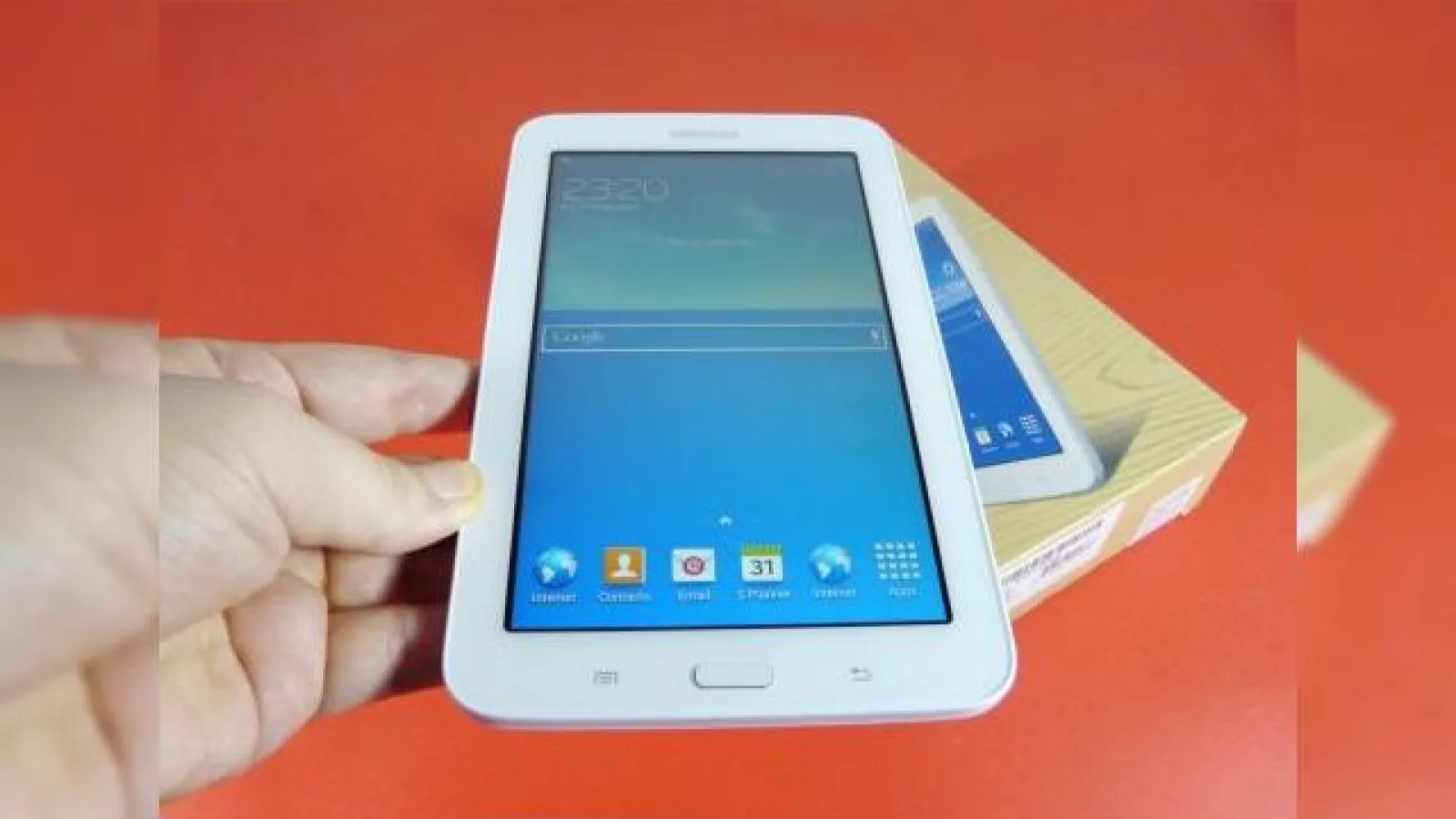 Samsung Galaxy Tab 3 Lite Unboxing: tableta cu brand mare și preț mic, scoasă din cutie (Video)