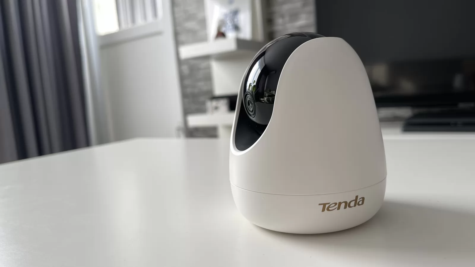 Tenda CP7 Review: Cameră video de supraveghere pentru interiorul casei tale, cu vedere la 360 grade și comunicare bidirecțională