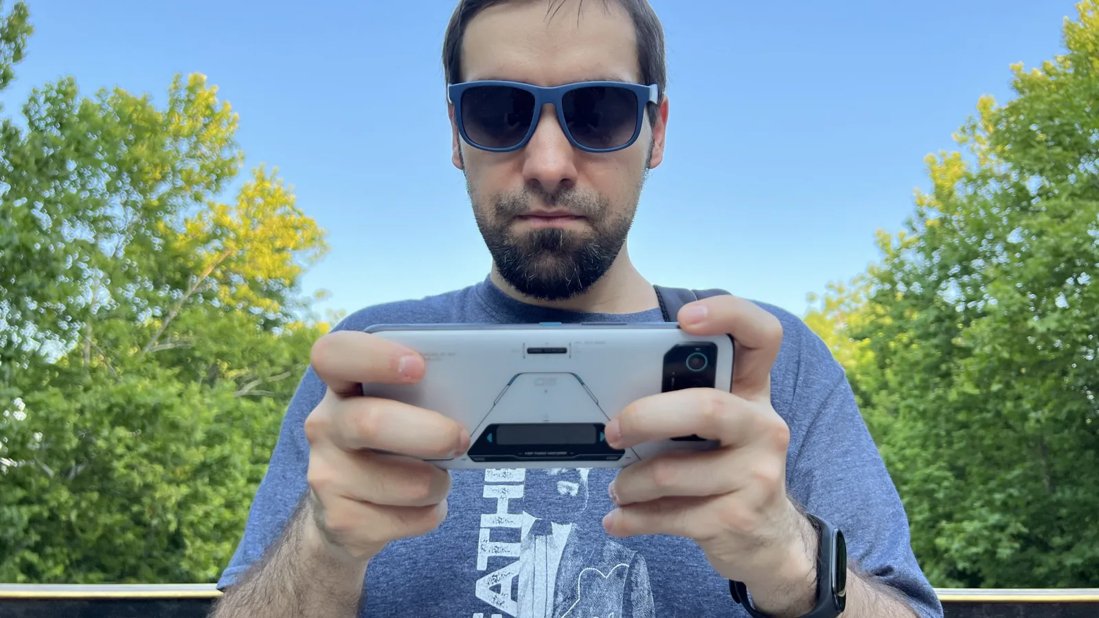 ASUS ROG Phone 6 Pro: Acustică stereo cu amplificare a paşilor în jocuri, AudioWizard cu 10 benzi de tunat