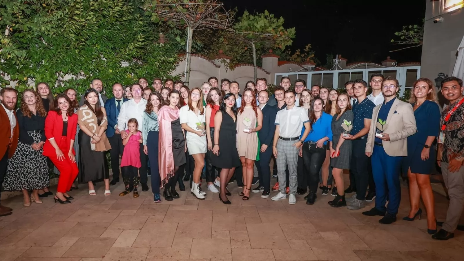 Huawei Seeds for the Future a premiat studenţii din România şi Republica Moldova