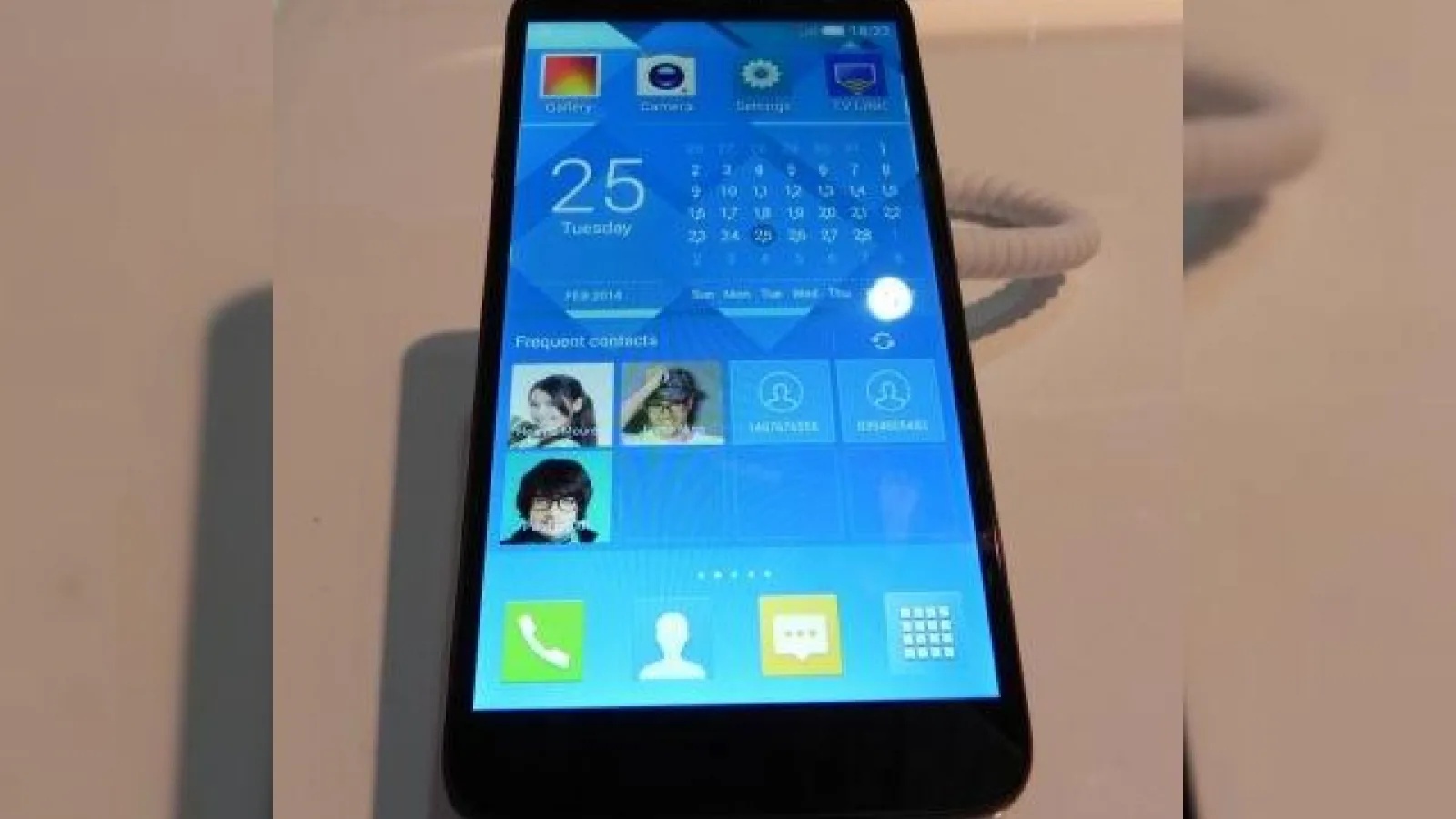 Alcatel One Touch Idol 2 S hands on preview: un midrange foarte subțire cu funcții foto interesante (Retro MWC 2014 - Video)