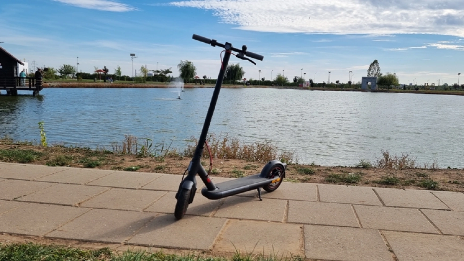 Prezentare Xiaomi Electric Scooter 4 Pro - Trotineta electrică pe care te poți baza, cu design robust și autonomie excelentă