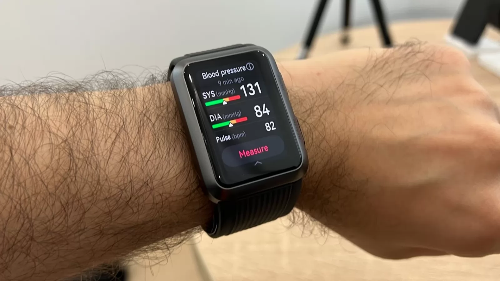 Ceasul cu tensiometru de la Huawei vine în Europa pe 12 octombrie; Cât costă Huawei Watch D?