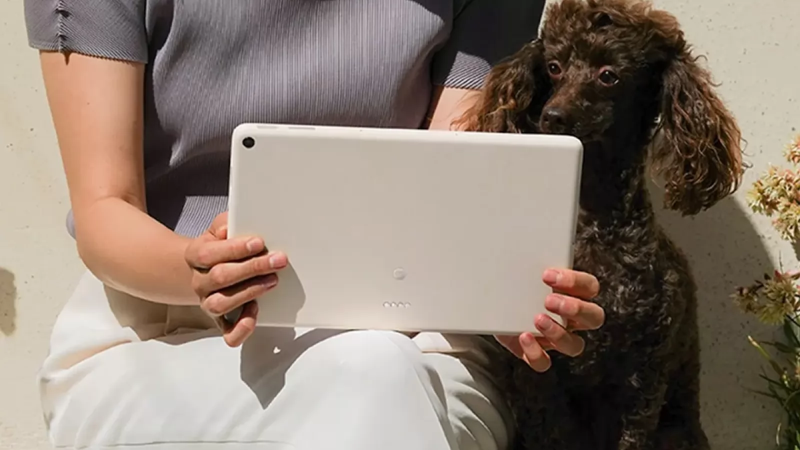 Google oferă un nou preview pentru Pixel Tablet, care va avea un dock boxă pentru transformarea în device Smart Display