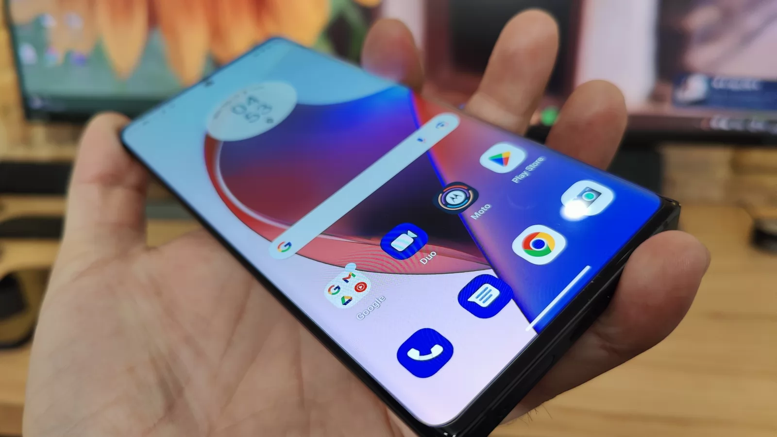 Motorola Edge 30 Ultra: Display pe filierea lui Edge 30 Pro, mici modificări
