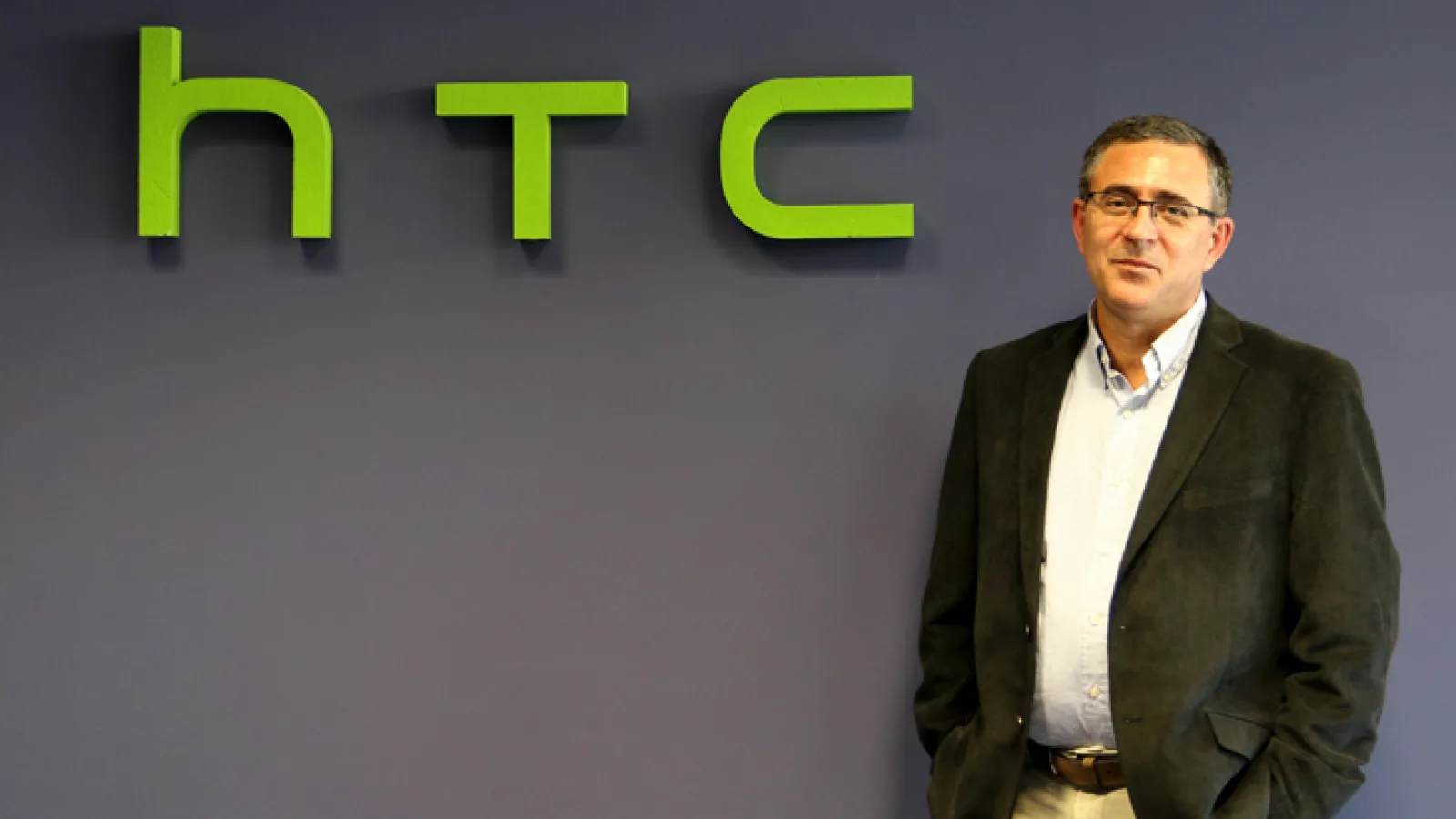 Motociclistul misterios care l-a adus pe CEO-ul HTC la timp pentru conferința HTC de la MWC 2014 a fost găsit