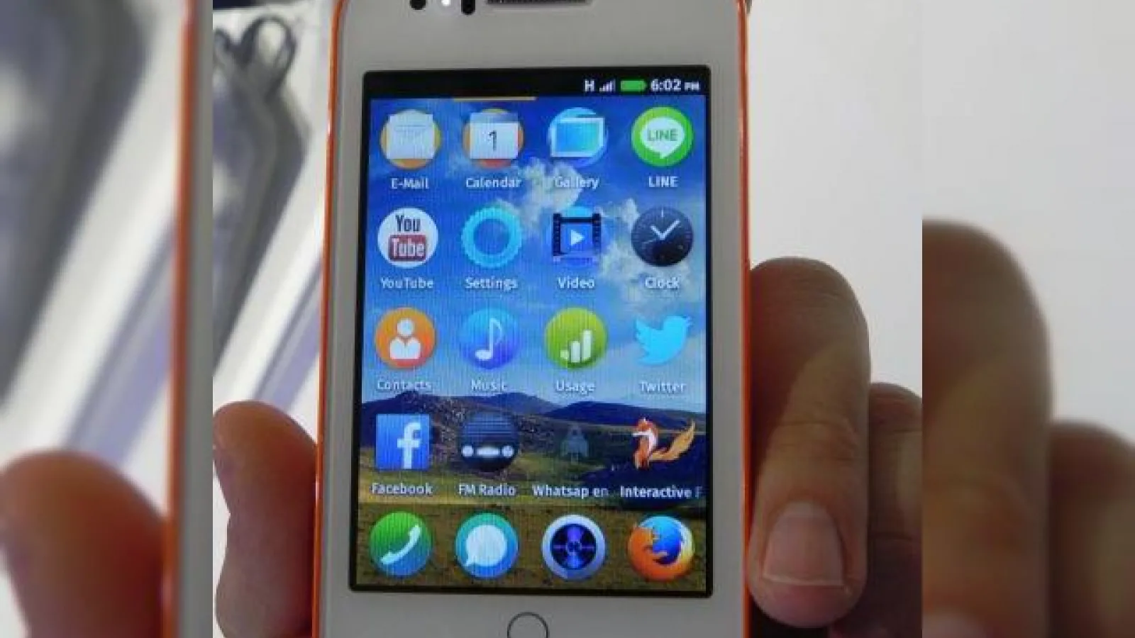Alcatel One Touch Fire C hands-on preview: un terminal Firefox OS cu preț foarte accesibil (Retro MWC 2014 - Video)