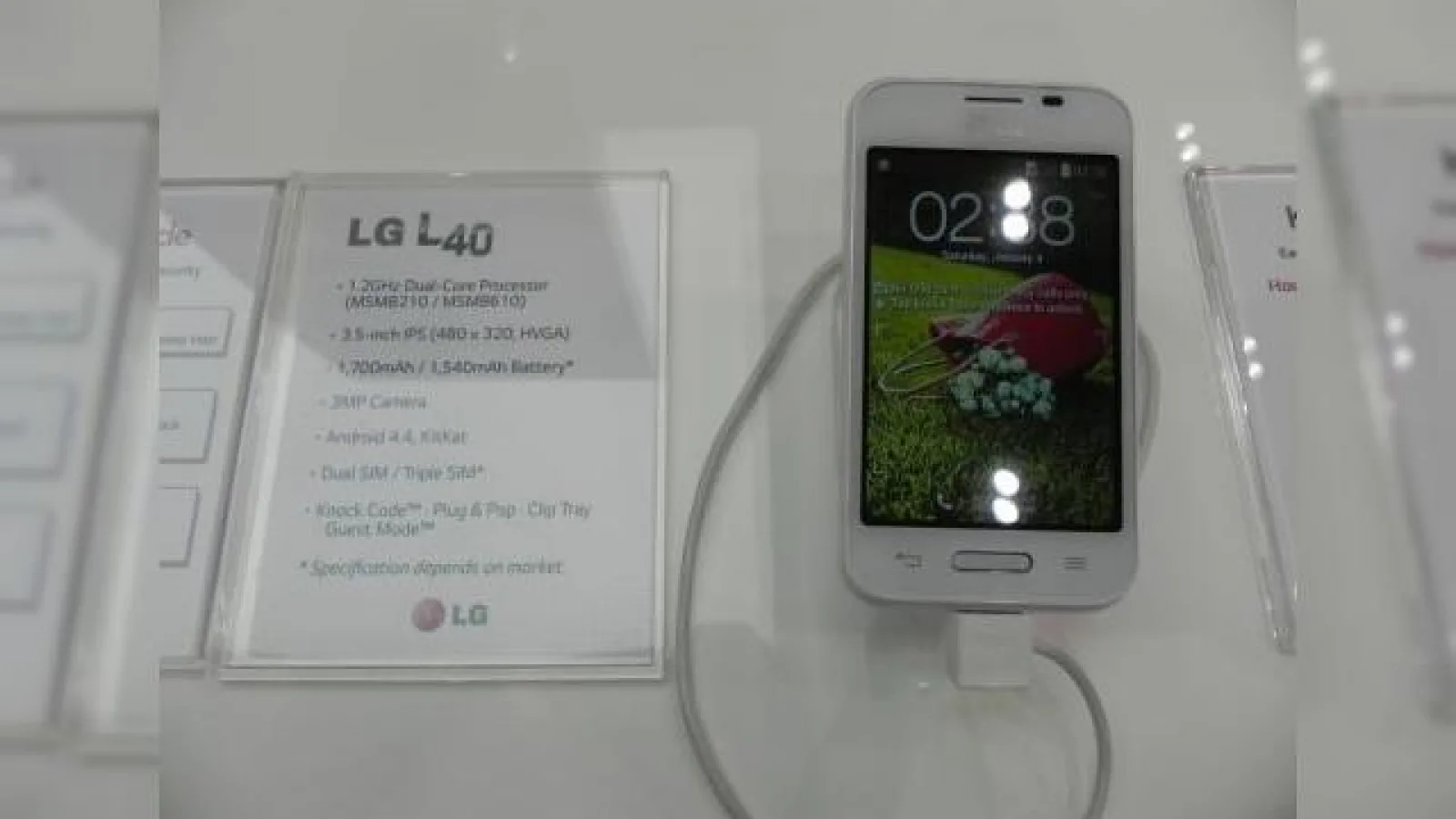 LG L40 Dual hands-on preview: un nou terminal din gama L accesibil (Retro MWC 2014 - Video)